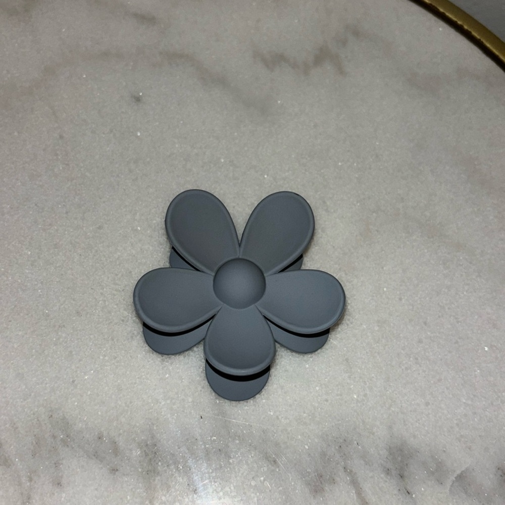 Flower hair clip
